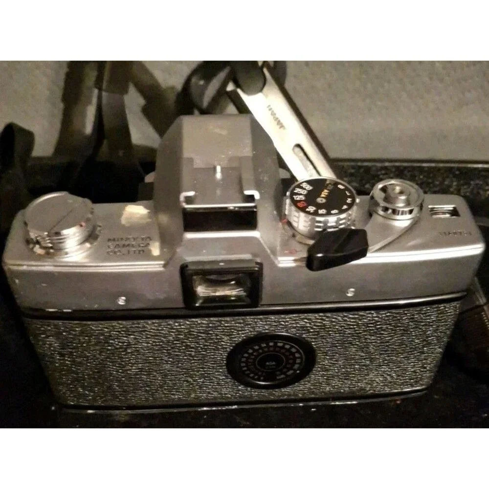 Classic Minolta SRT 100 35mm SLR Film Camera With MD 50mm F2 Lens